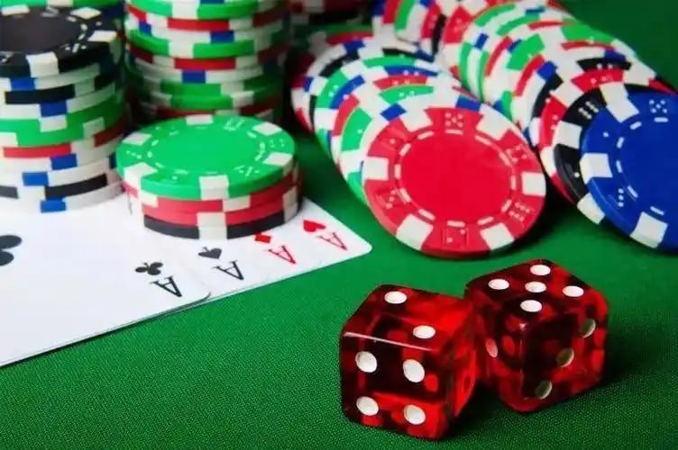 Antarmuka aplikasi mobile idcoin88 menampilkan permainan slot dan menu navigasi